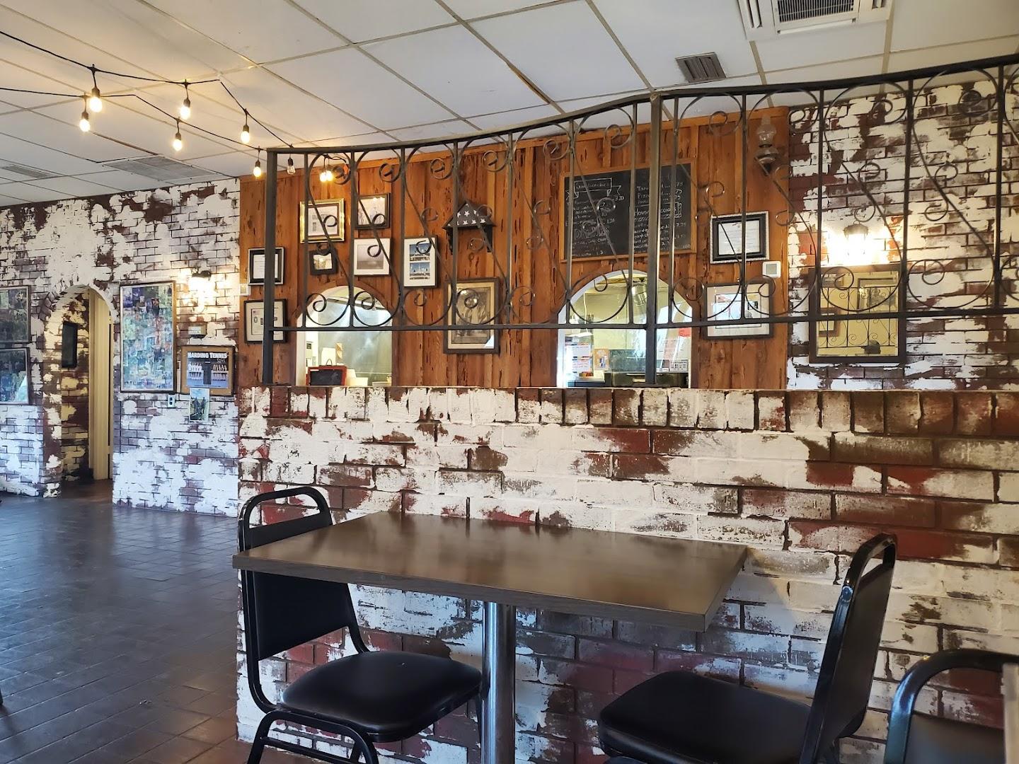 Popplo's Pizza & Que Burgers - Malvern